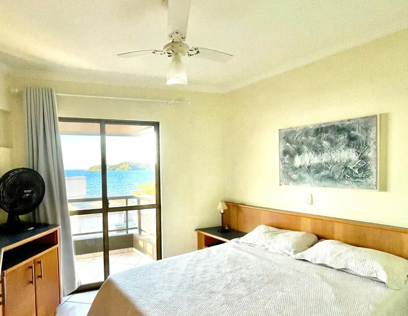 187 Apartamento 50M Da Praia. Bela Vista Ao Mar. Em Avenida Principal De Bombinhas. Brésil