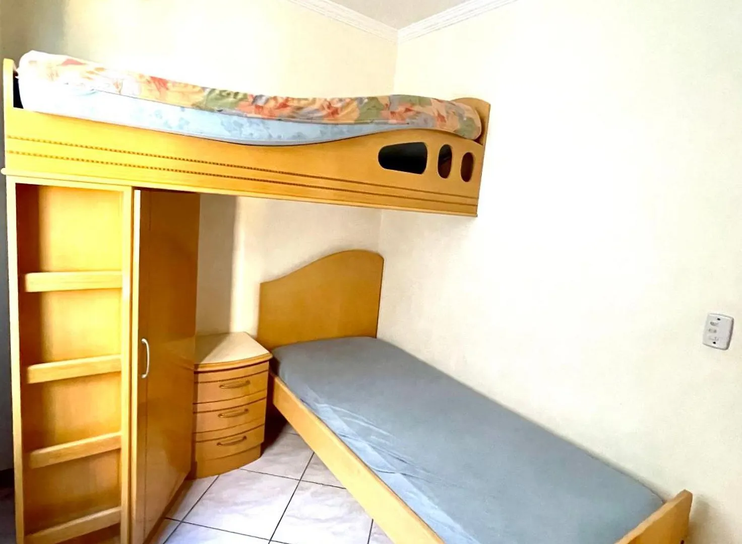 187 Apartamento 50M Da Praia. Bela Vista Ao Mar. Em Avenida Principal De Bombinhas. Apartment