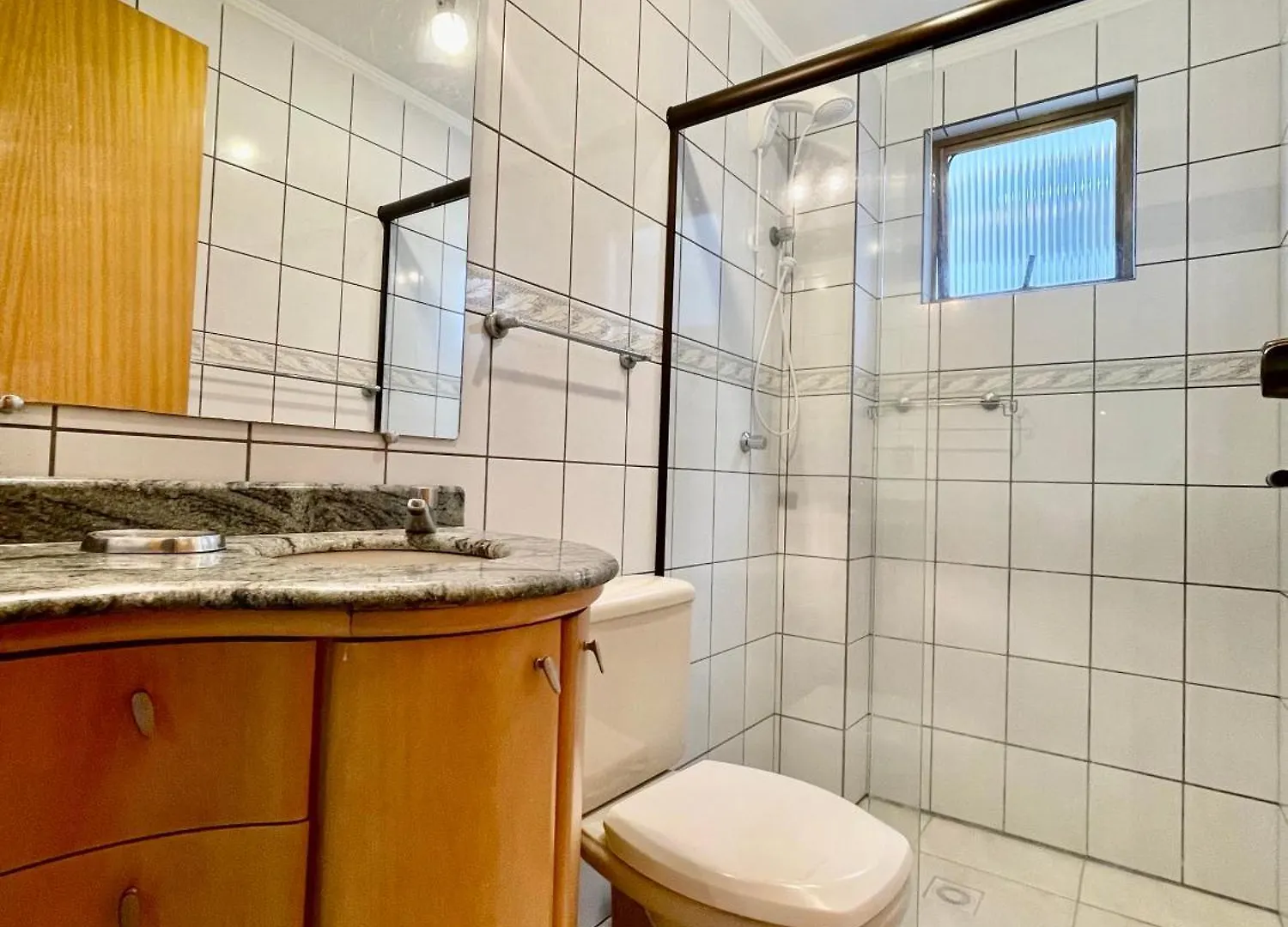 187 Apartamento 50M Da Praia. Bela Vista Ao Mar. Em Avenida Principal De Bombinhas. 0*, Bombinhas