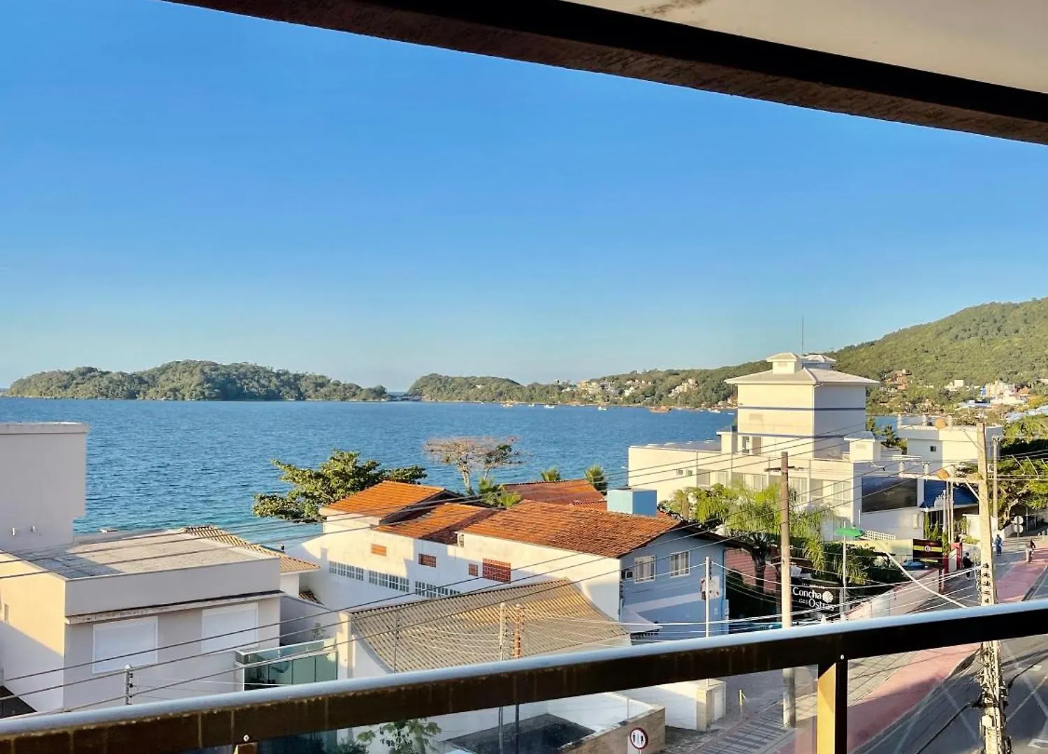 187 Apartamento 50M Da Praia. Bela Vista Ao Mar. Em Avenida Principal De Bombinhas. Bombinhas