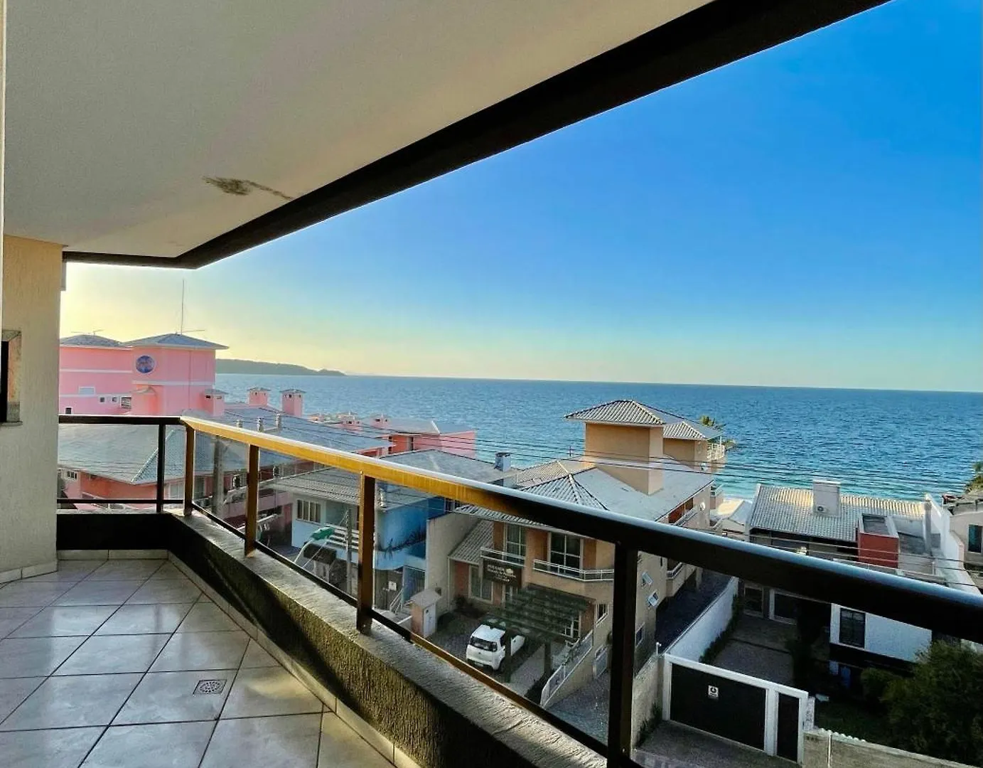 187 Apartamento 50M Da Praia. Bela Vista Ao Mar. Em Avenida Principal De Bombinhas. 0*, Bombinhas Brazil