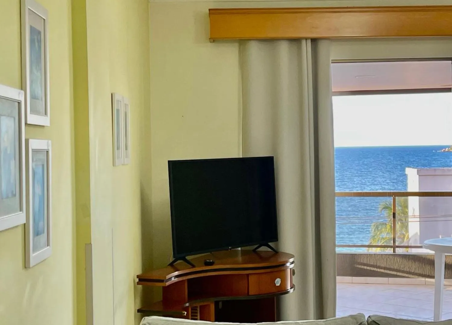Apartment 187 Apartamento 50M Da Praia. Bela Vista Ao Mar. Em Avenida Principal De Bombinhas. Brazil