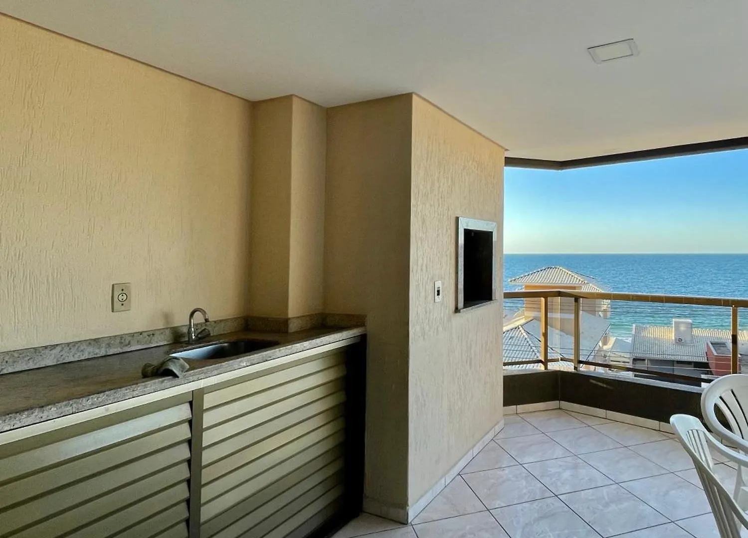 187 Apartamento 50M Da Praia. Bela Vista Ao Mar. Em Avenida Principal De Bombinhas. Brazil
