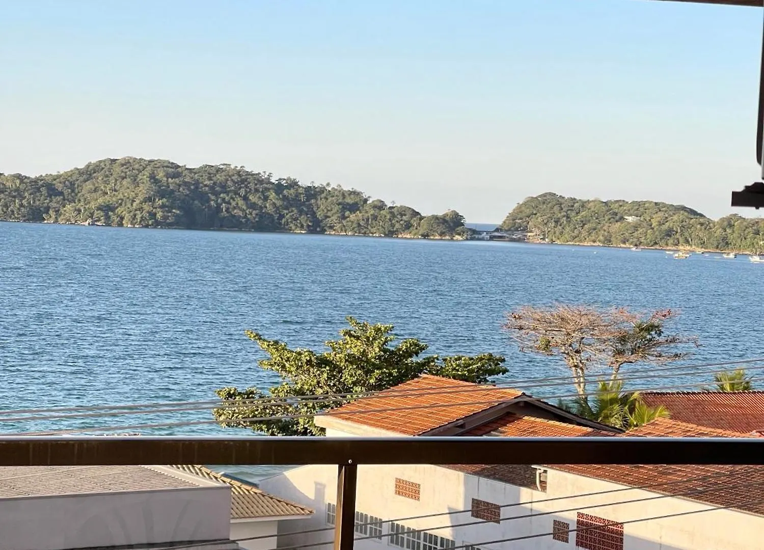187 Apartamento 50M Da Praia. Bela Vista Ao Mar. Em Avenida Principal De Bombinhas. Apartment