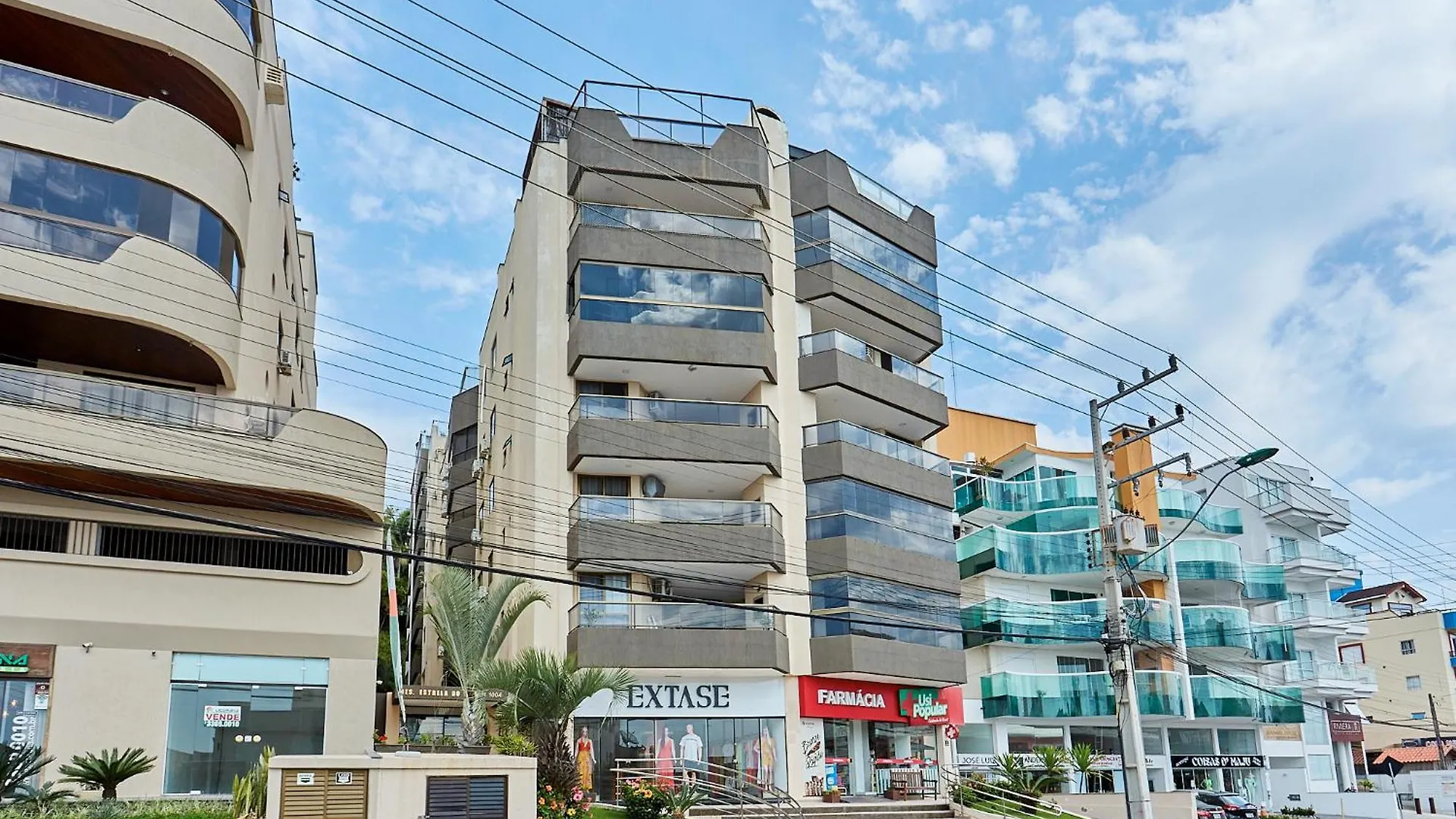 187 Apartamento 50M Da Praia. Bela Vista Ao Mar. Em Avenida Principal De Bombinhas. contacts